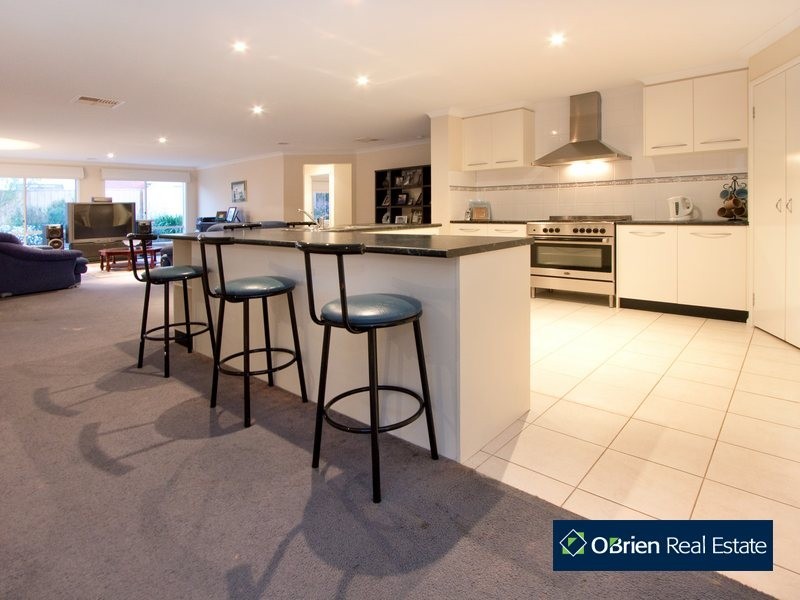 38 Chatswood Drive, Narre Warren South VIC 3805