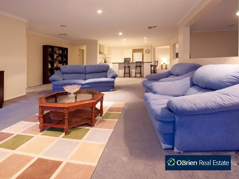 38 Chatswood Drive, Narre Warren South VIC 3805