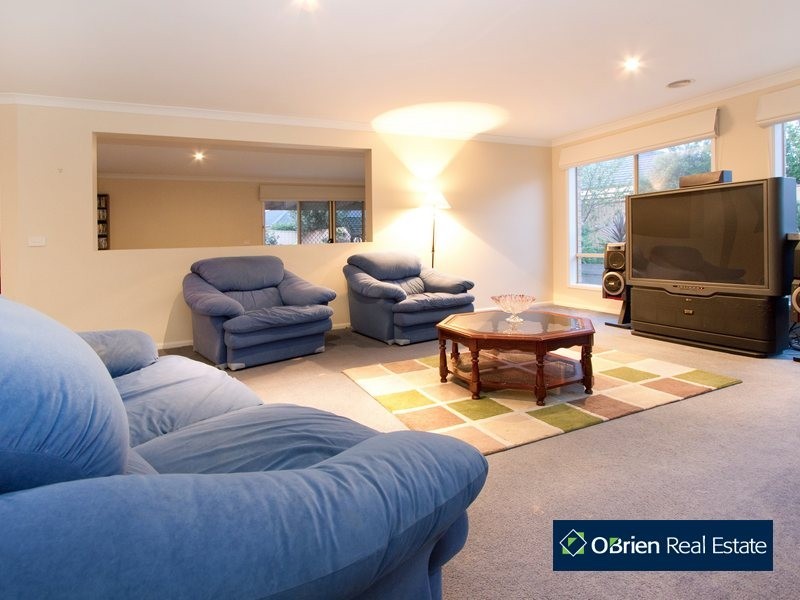 38 Chatswood Drive, Narre Warren South VIC 3805