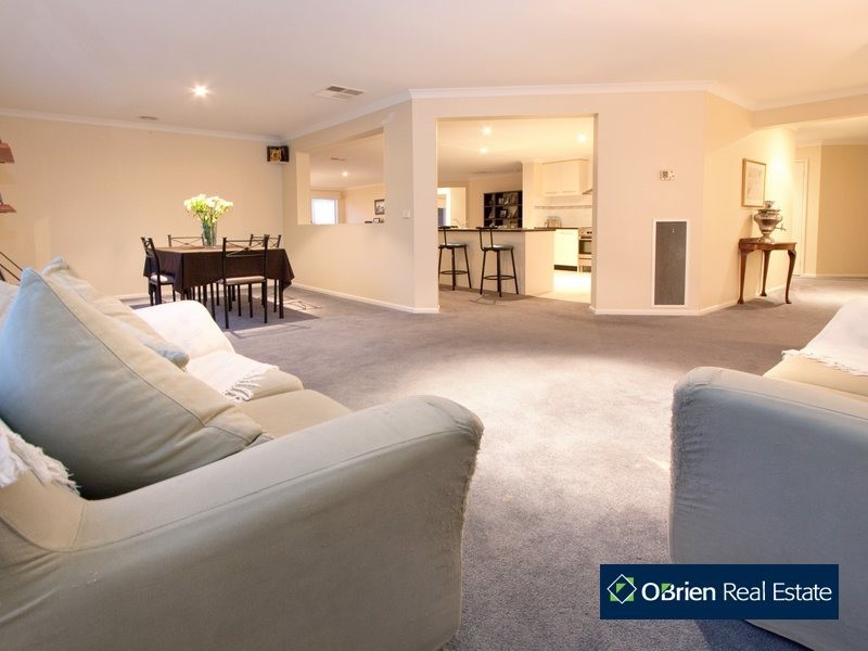 38 Chatswood Drive, Narre Warren South VIC 3805