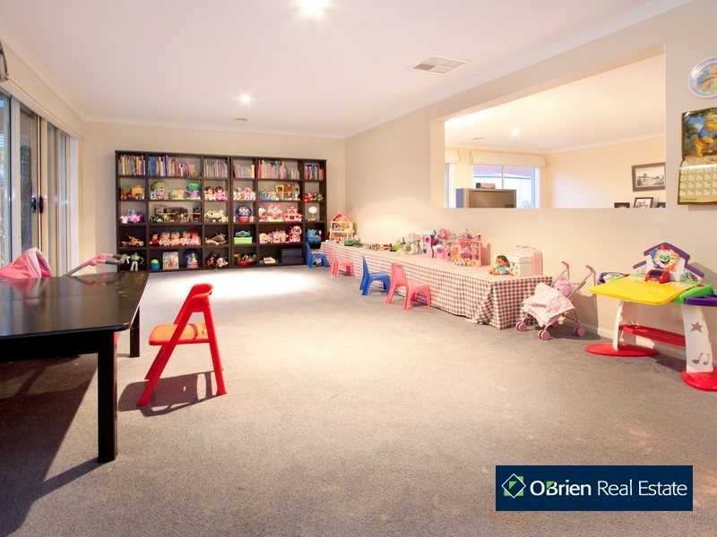 38 Chatswood Drive, Narre Warren South VIC 3805