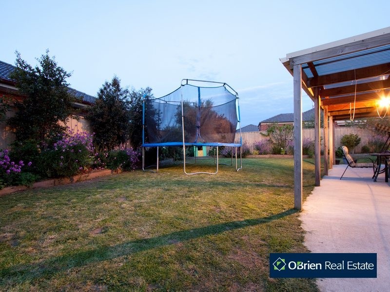 38 Chatswood Drive, Narre Warren South VIC 3805