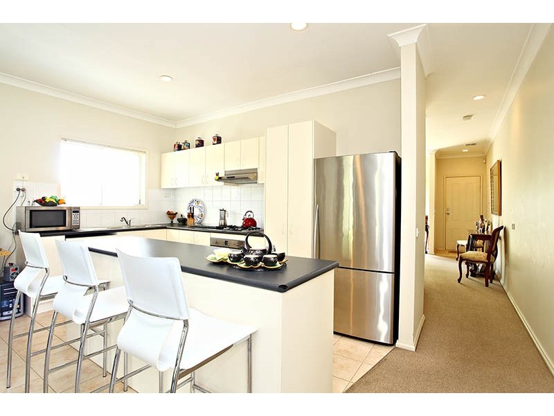 30/12 Grant Close, Berwick VIC 3806