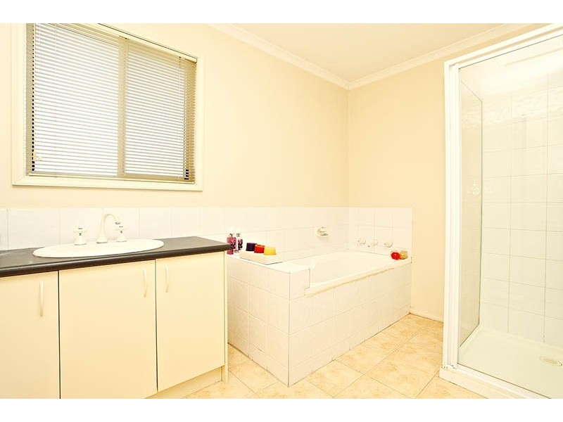 30/12 Grant Close, Berwick VIC 3806