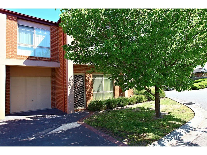 30/12 Grant Close, Berwick VIC 3806