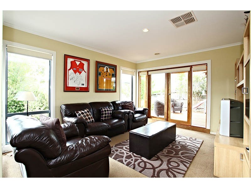 2 Lorne Court, Berwick VIC 3806