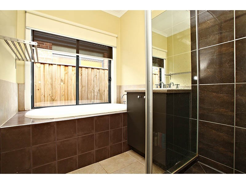 2 Lorne Court, Berwick VIC 3806