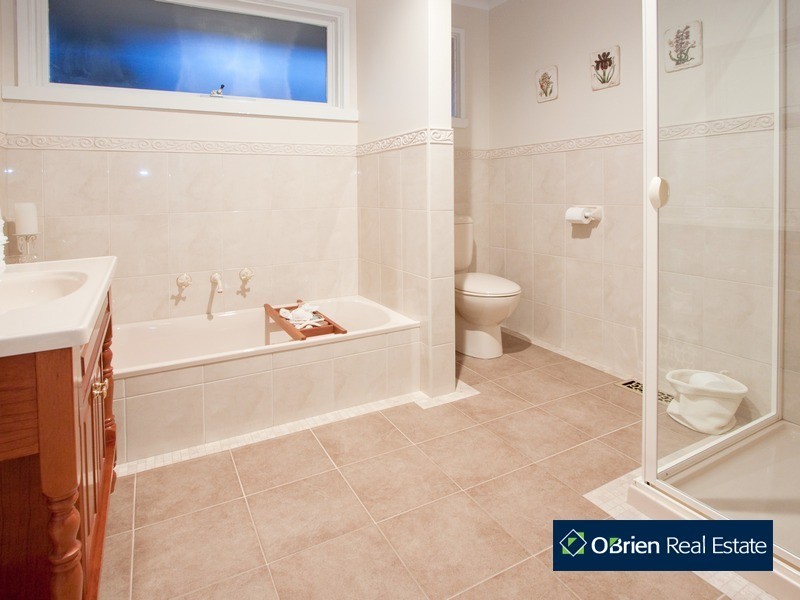 13 Ridge Road, Berwick VIC 3806