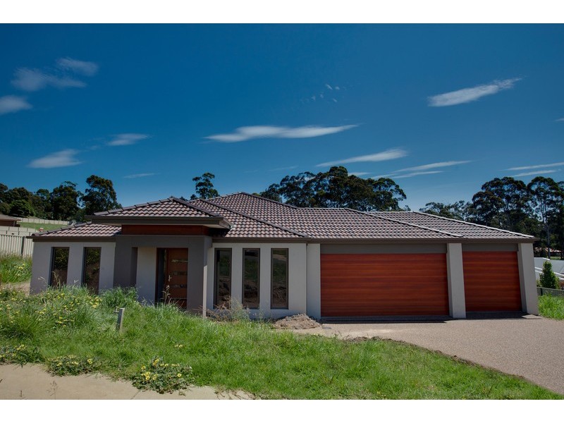 7 Waterside Drive, Drouin VIC 3818