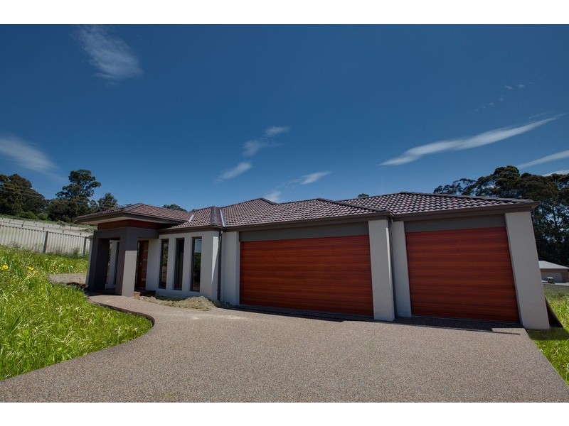 7 Waterside Drive, Drouin VIC 3818
