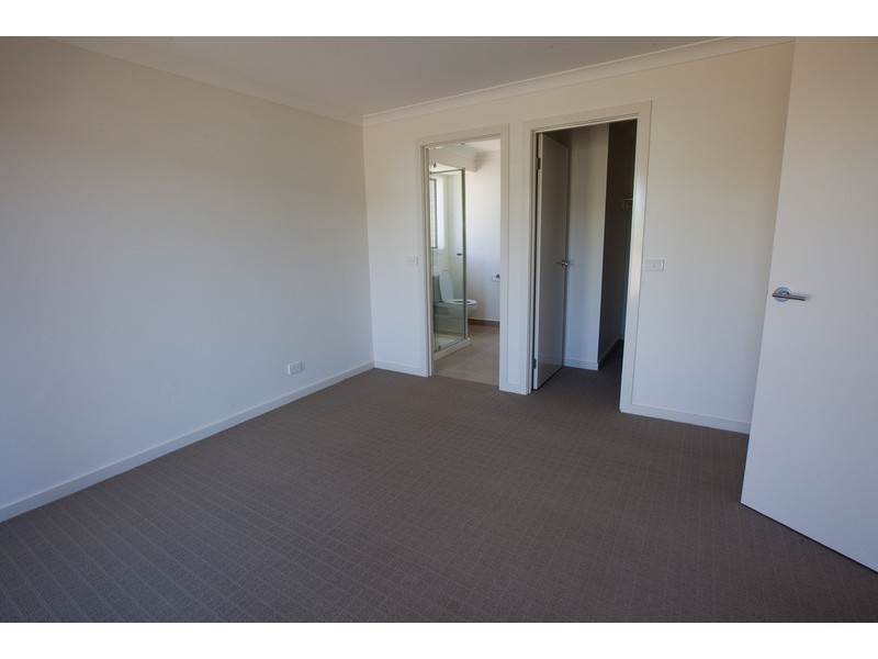 7 Waterside Drive, Drouin VIC 3818