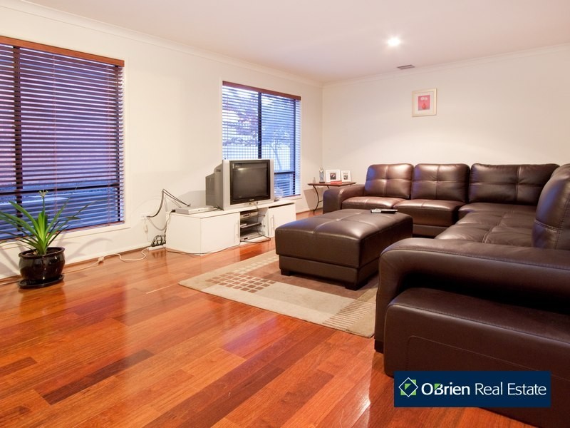 43 Hunt Club Boulevard, Cranbourne VIC 3977