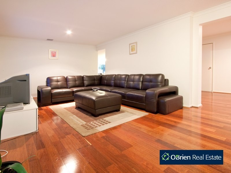 43 Hunt Club Boulevard, Cranbourne VIC 3977