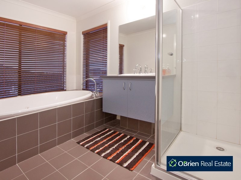 43 Hunt Club Boulevard, Cranbourne VIC 3977