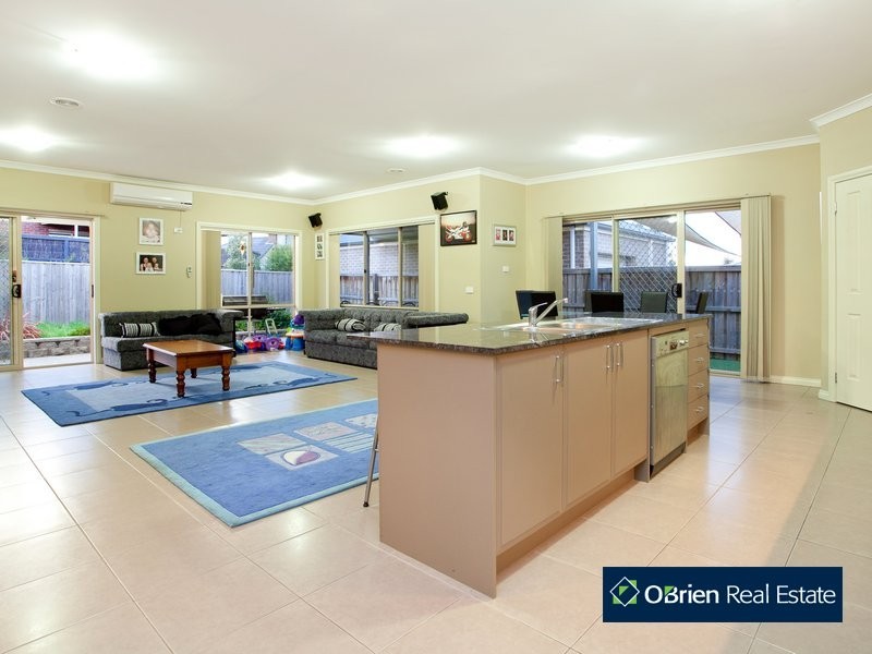 9 Sunhill Way, Berwick VIC 3806