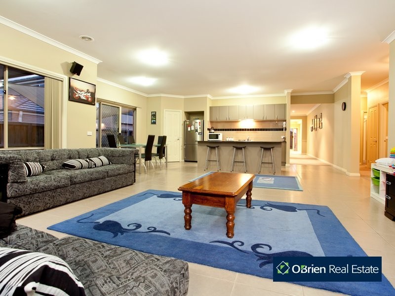 9 Sunhill Way, Berwick VIC 3806