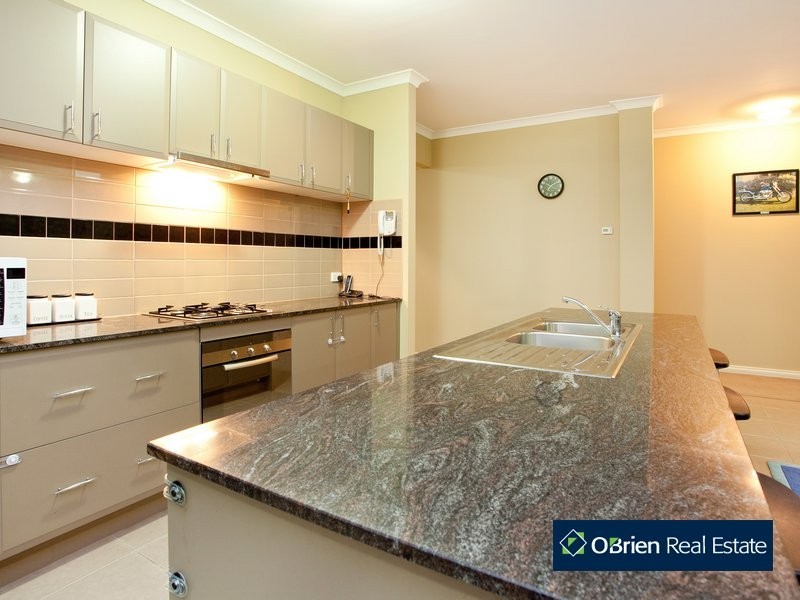 9 Sunhill Way, Berwick VIC 3806