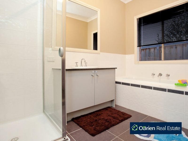 9 Sunhill Way, Berwick VIC 3806