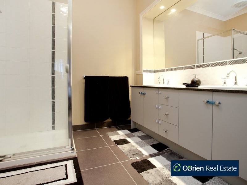 9 Sunhill Way, Berwick VIC 3806