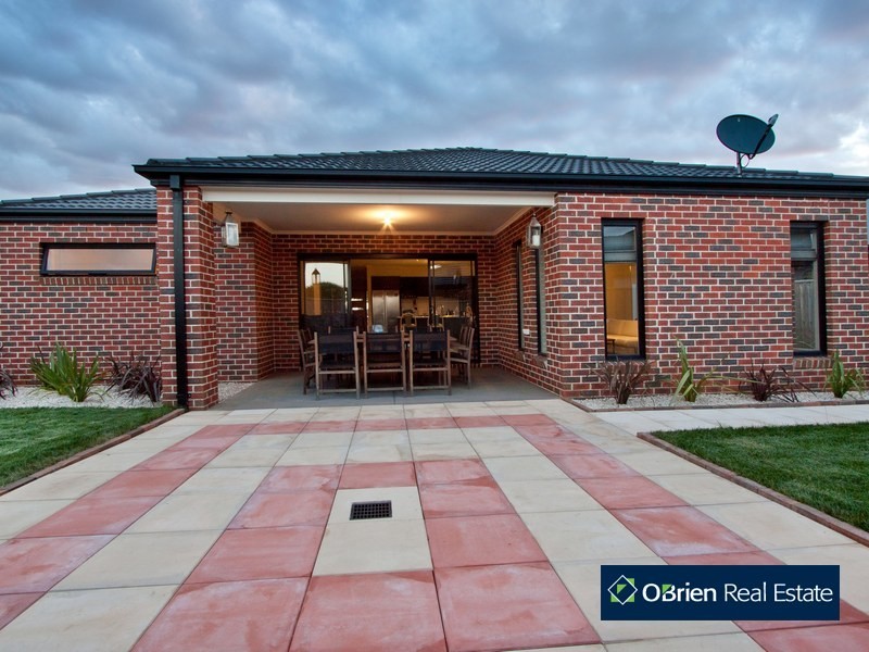 57 Boronia Avenue, Cranbourne North VIC 3977
