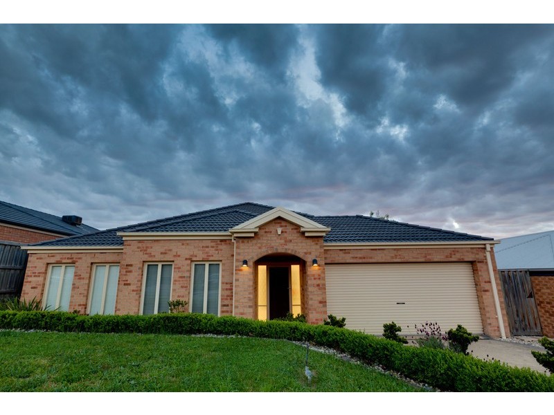 11 Glenview Rise, Berwick VIC 3806