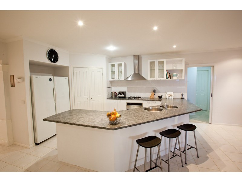 11 Glenview Rise, Berwick VIC 3806