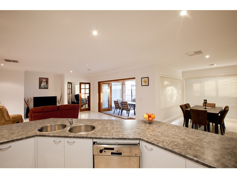 11 Glenview Rise, Berwick VIC 3806