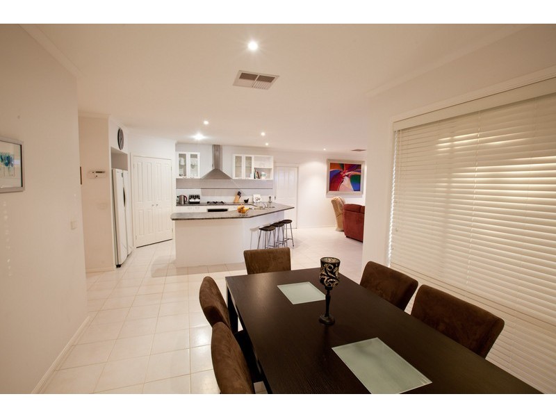 11 Glenview Rise, Berwick VIC 3806