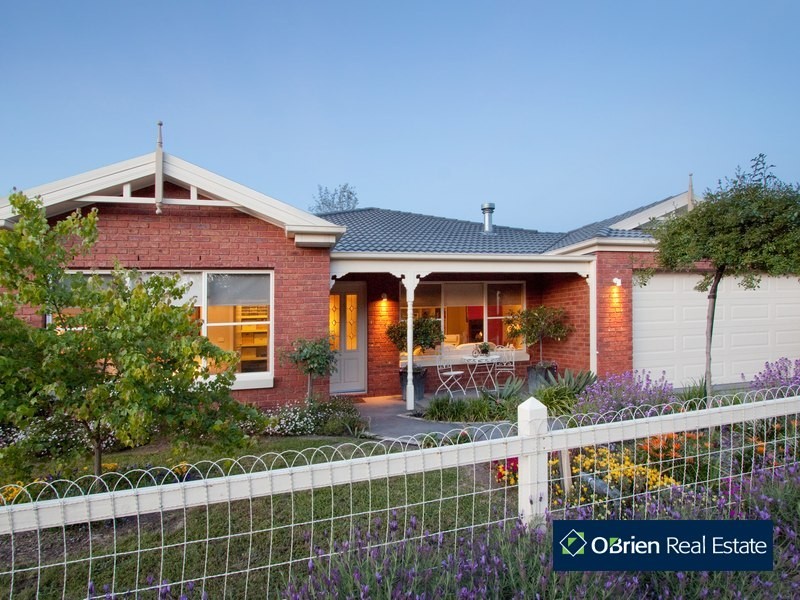 4 Cozy Valley Road, Langwarrin VIC 3910