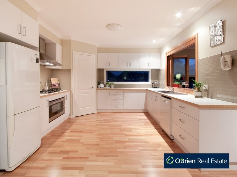 4 Cozy Valley Road, Langwarrin VIC 3910