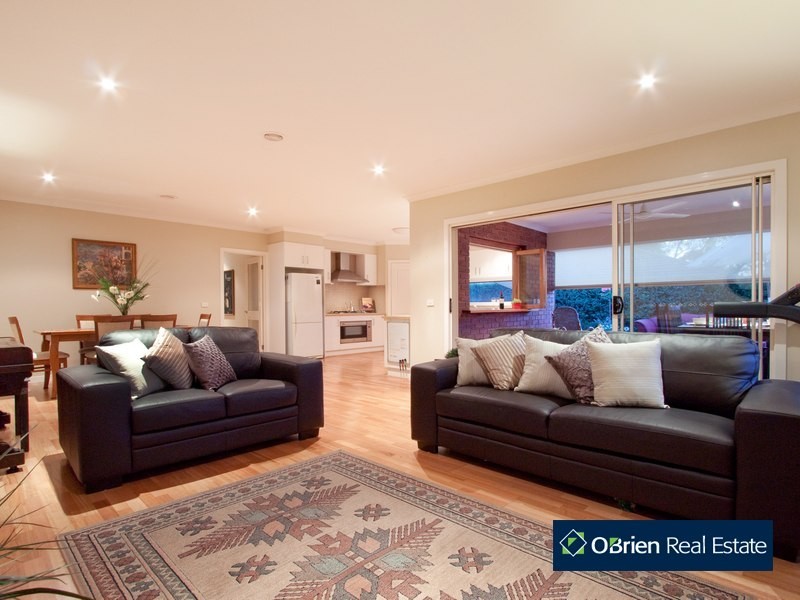 4 Cozy Valley Road, Langwarrin VIC 3910