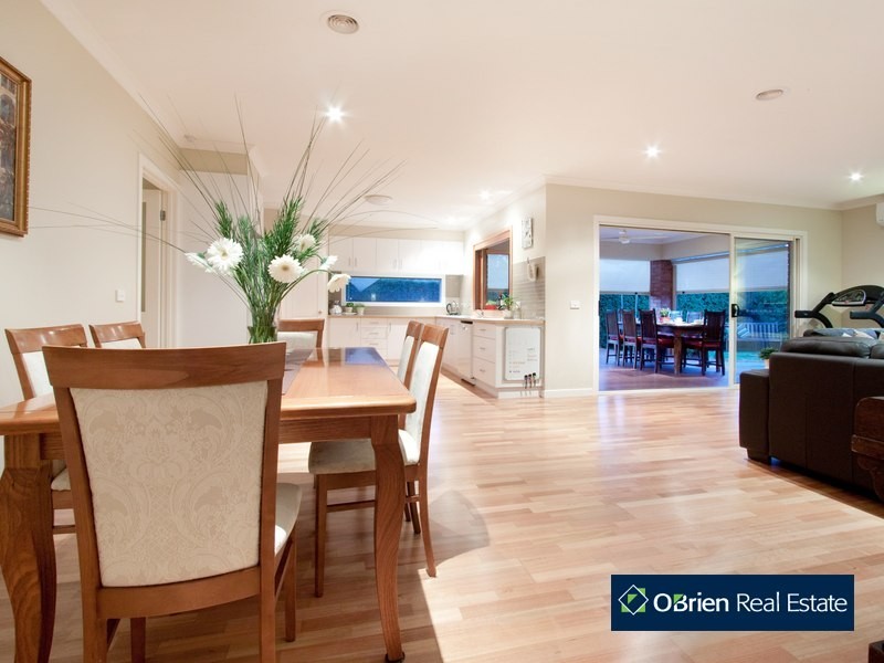 4 Cozy Valley Road, Langwarrin VIC 3910