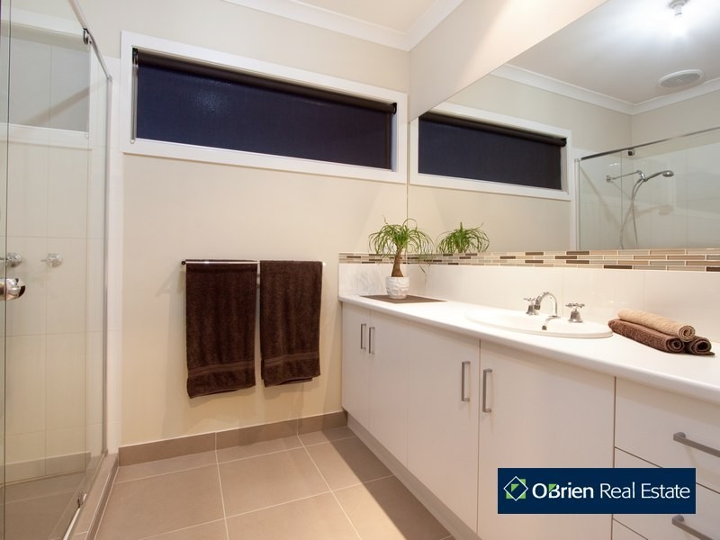 4 Cozy Valley Road, Langwarrin VIC 3910