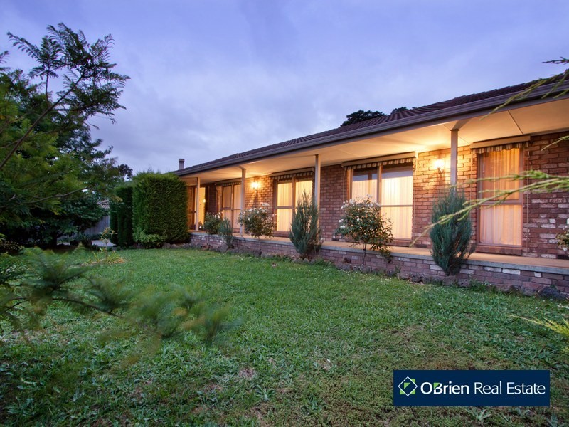 2 Ravensthorpe Crescent, Narre Warren South VIC 3805