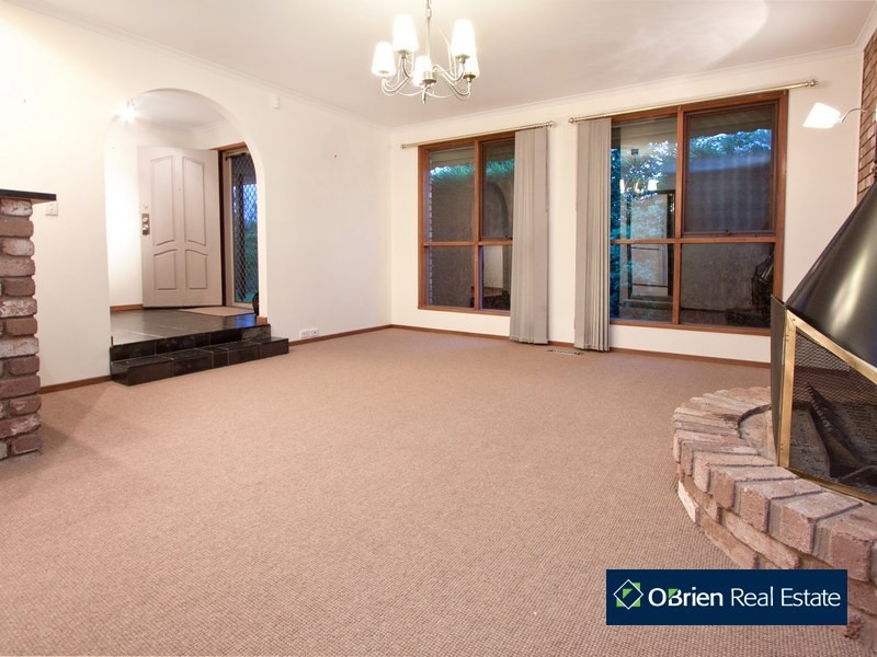 2 Ravensthorpe Crescent, Narre Warren South VIC 3805