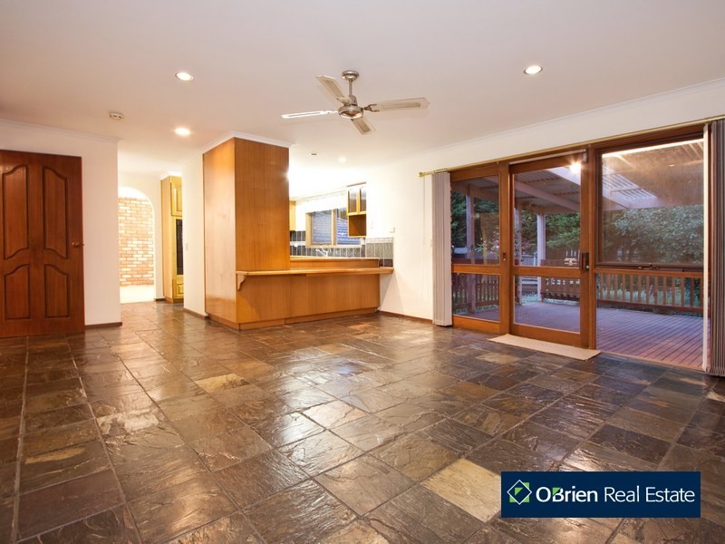 2 Ravensthorpe Crescent, Narre Warren South VIC 3805