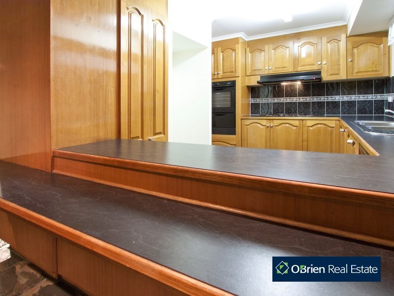 2 Ravensthorpe Crescent, Narre Warren South VIC 3805