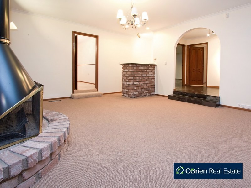 2 Ravensthorpe Crescent, Narre Warren South VIC 3805