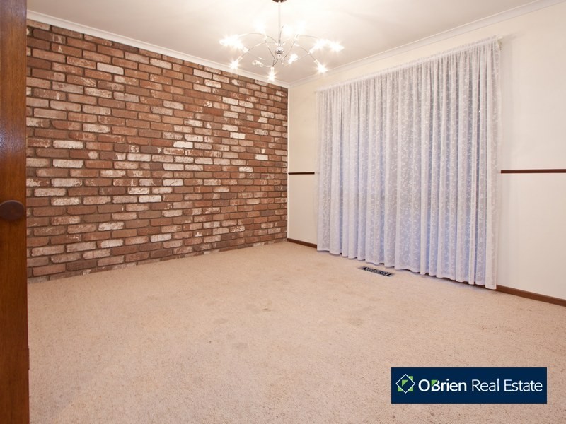 2 Ravensthorpe Crescent, Narre Warren South VIC 3805