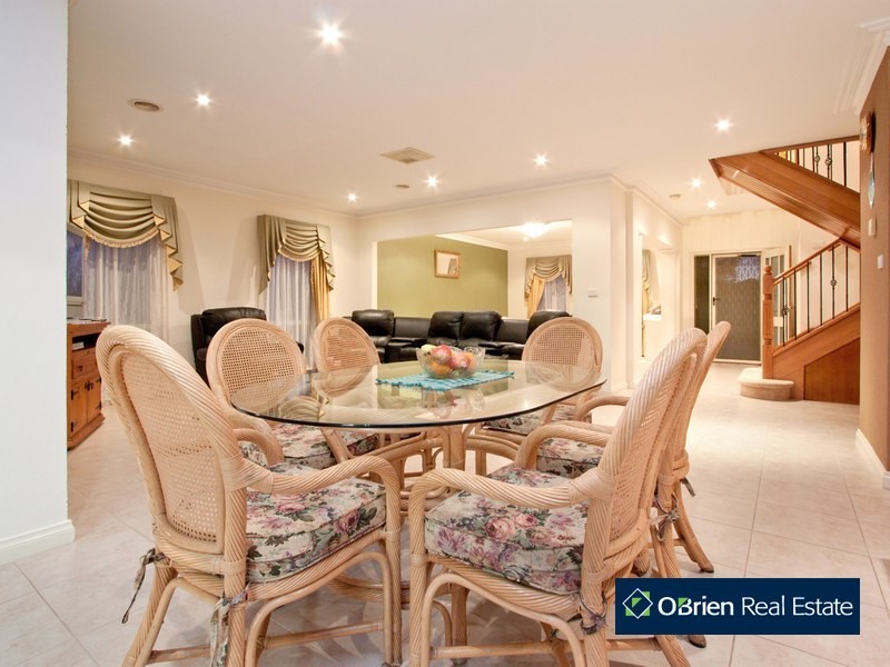 64 The Avenue, Narre Warren South VIC 3805