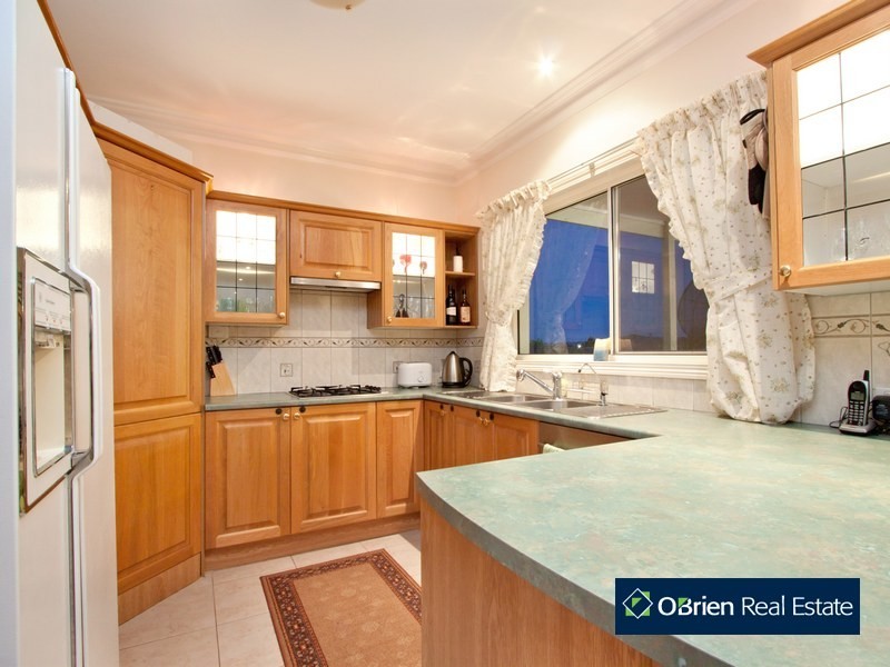 64 The Avenue, Narre Warren South VIC 3805