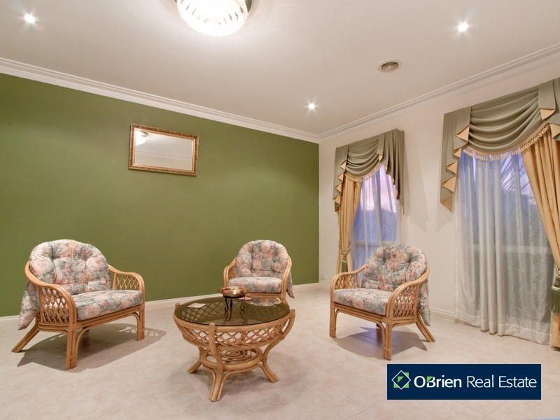 64 The Avenue, Narre Warren South VIC 3805