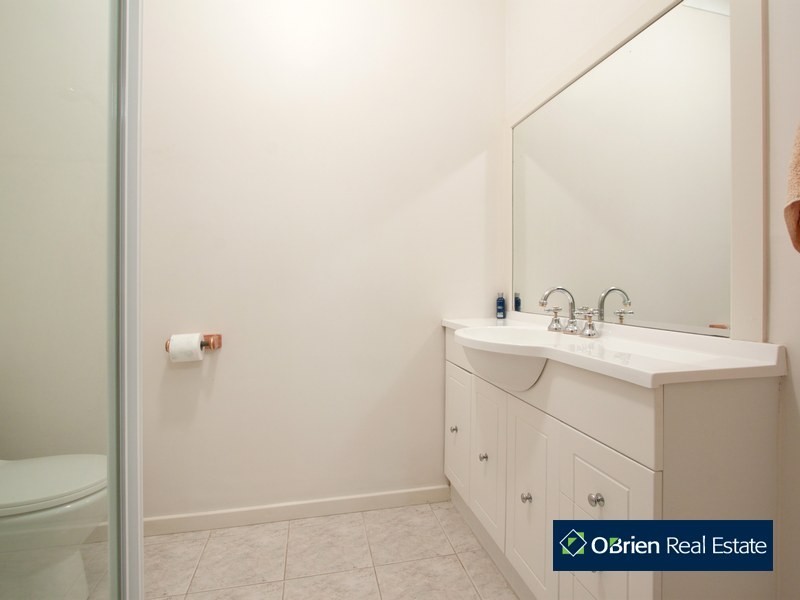 64 The Avenue, Narre Warren South VIC 3805