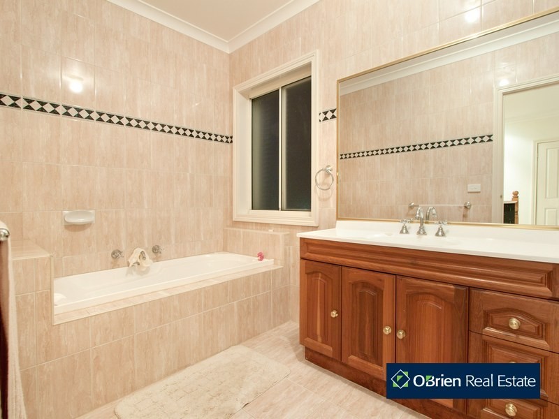 64 The Avenue, Narre Warren South VIC 3805