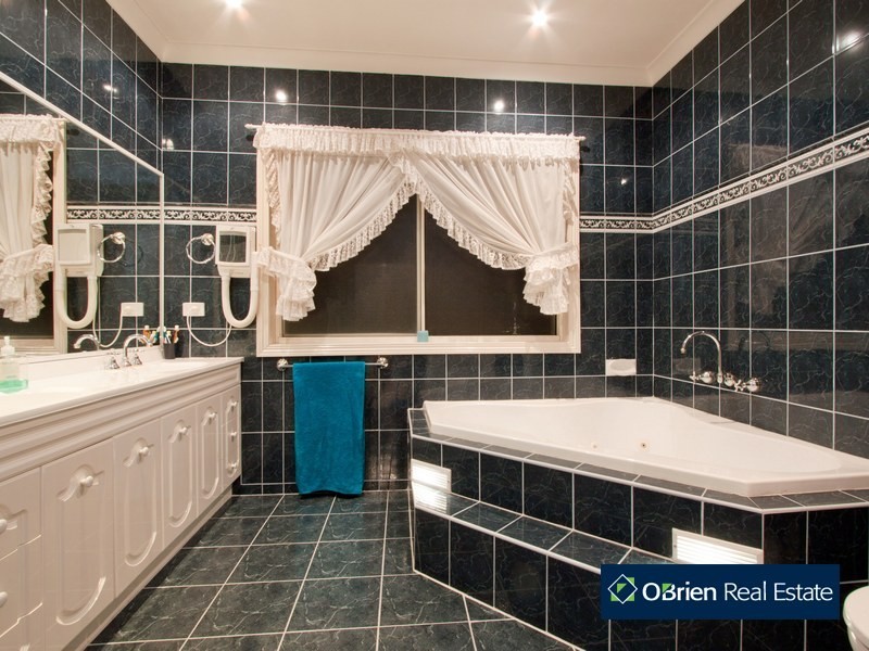 64 The Avenue, Narre Warren South VIC 3805