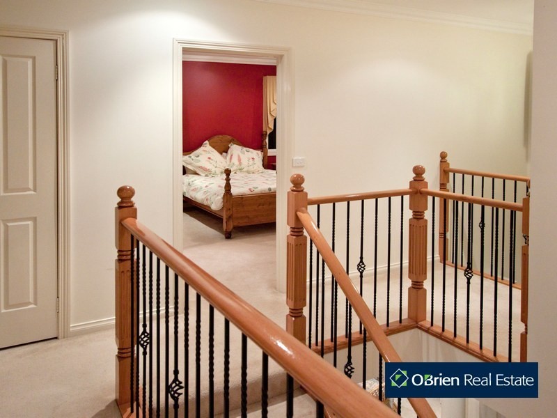 64 The Avenue, Narre Warren South VIC 3805