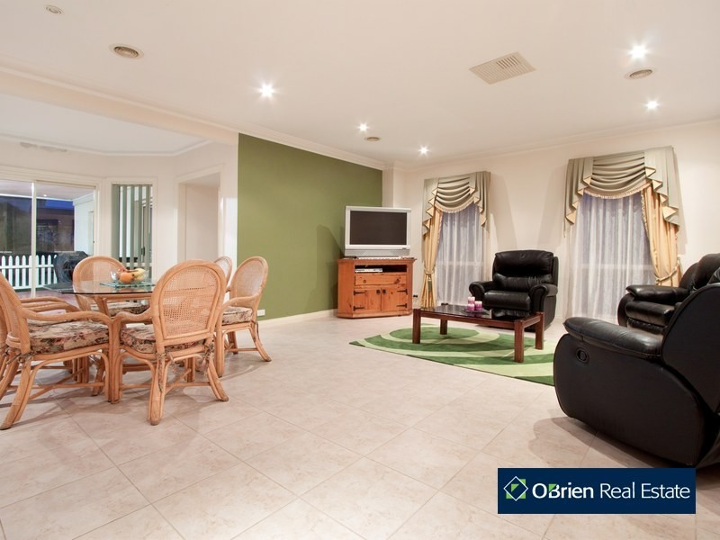 64 The Avenue, Narre Warren South VIC 3805