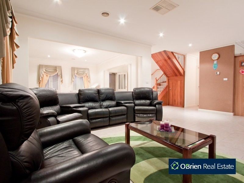 64 The Avenue, Narre Warren South VIC 3805