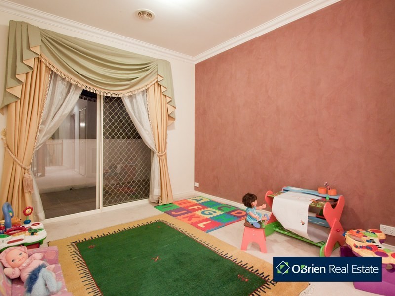 64 The Avenue, Narre Warren South VIC 3805