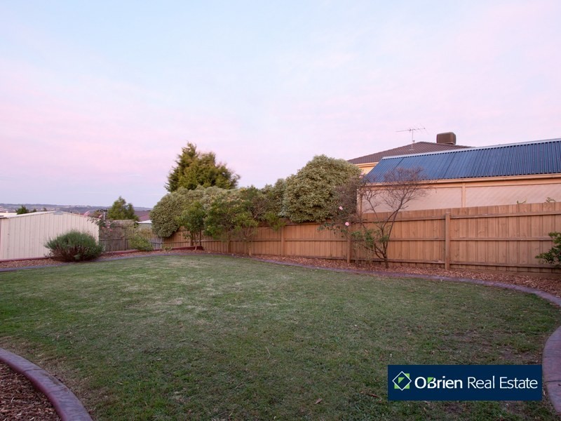64 The Avenue, Narre Warren South VIC 3805
